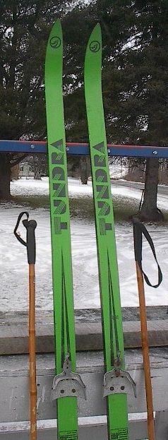 Cross Country 81 Skis 3 pin 210 cm +Poles TUNDRA  