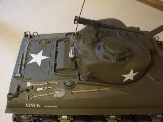   * M4 SHERMAN 105mm HOWITZER * RADIO CONTROLLED MODEL TANK *  